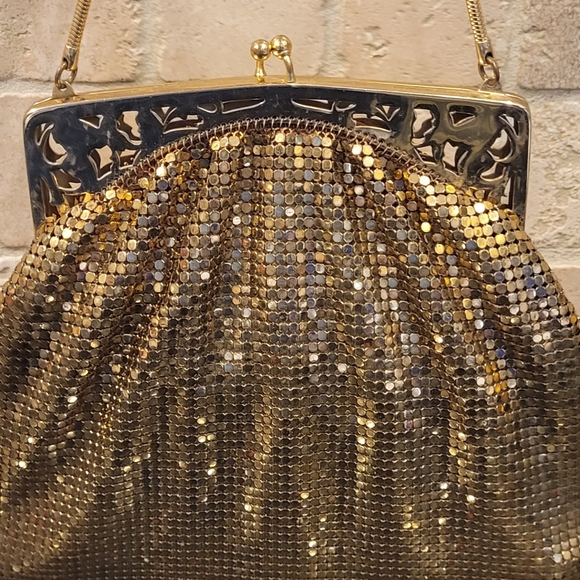 Antique Mesh Whiting & Davis Co Bags. Gold Tone Ornate Hand Bag - Picture 4 of 12